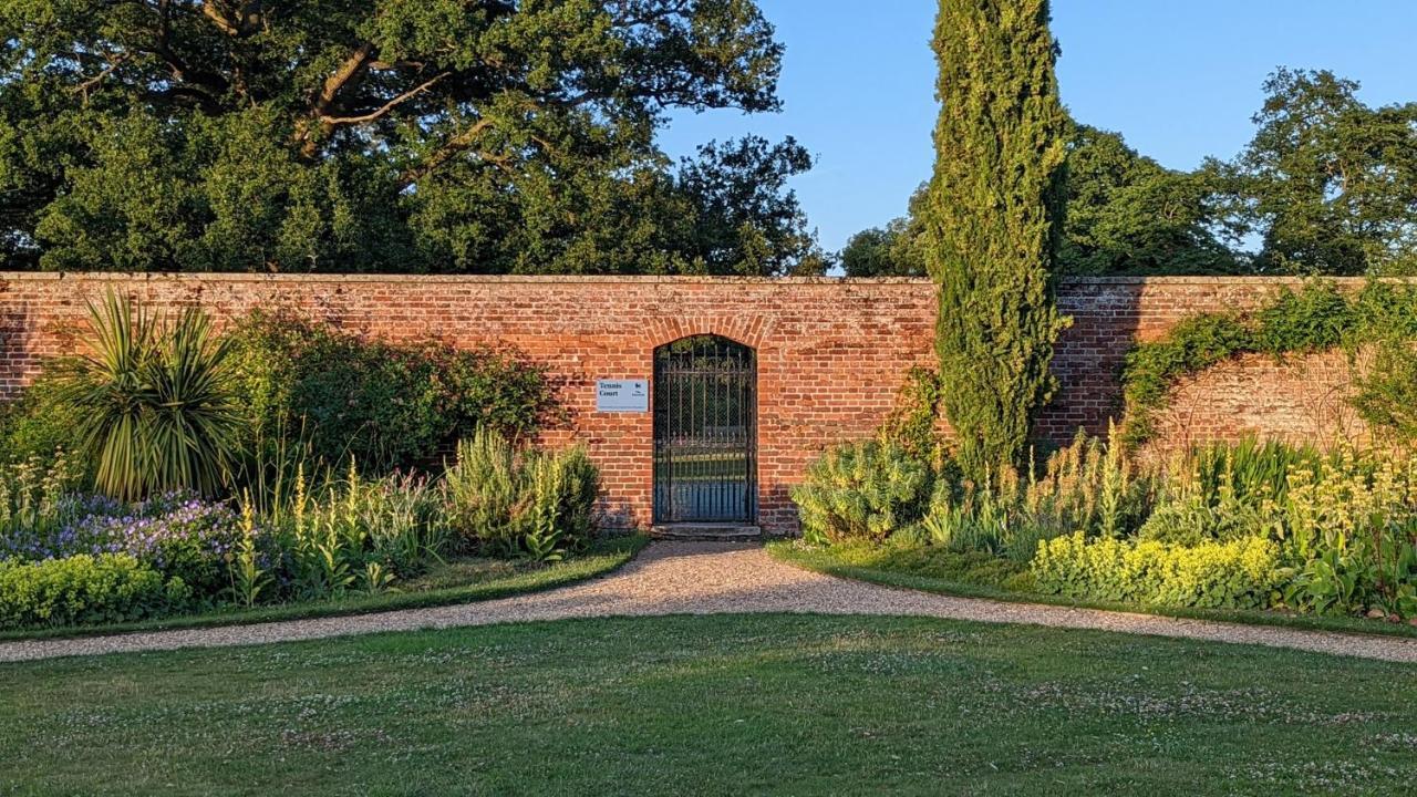 The Ickworth Hotel And Apartments - A Luxury Family Hotel Bury St. Edmunds Exterior photo
